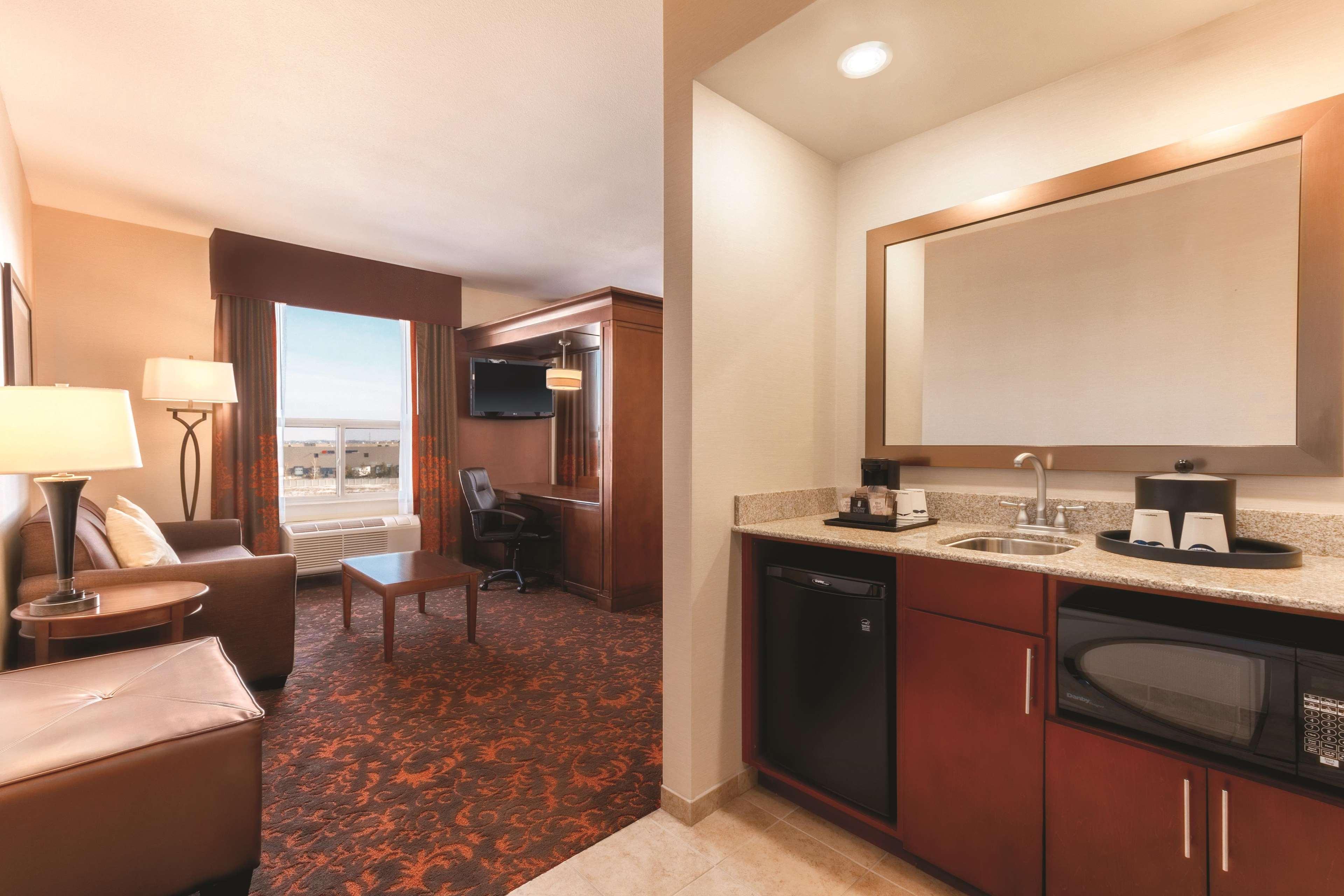 Hampton Inn By Hilton Edmonton South מראה חיצוני תמונה