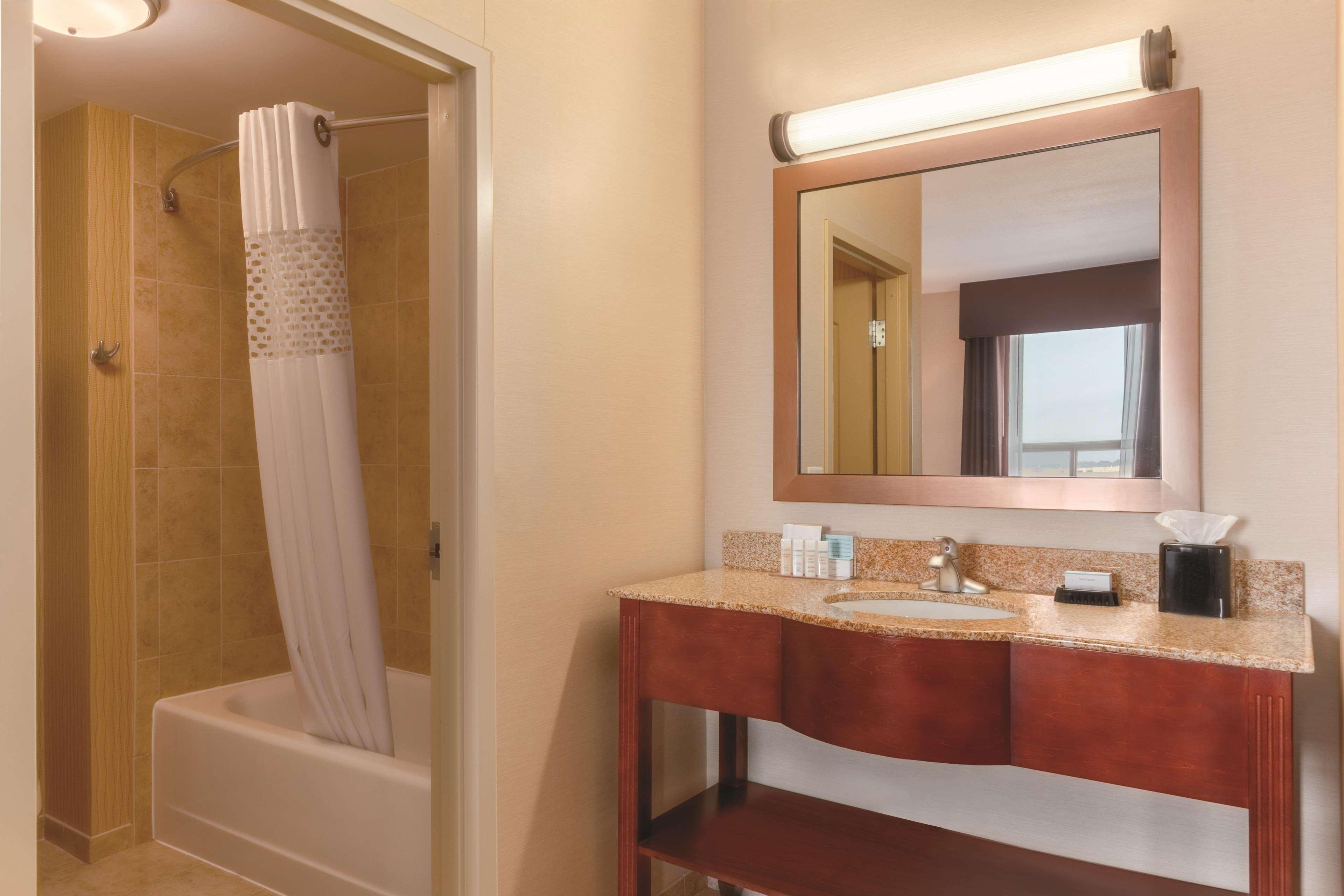 Hampton Inn By Hilton Edmonton South מראה חיצוני תמונה