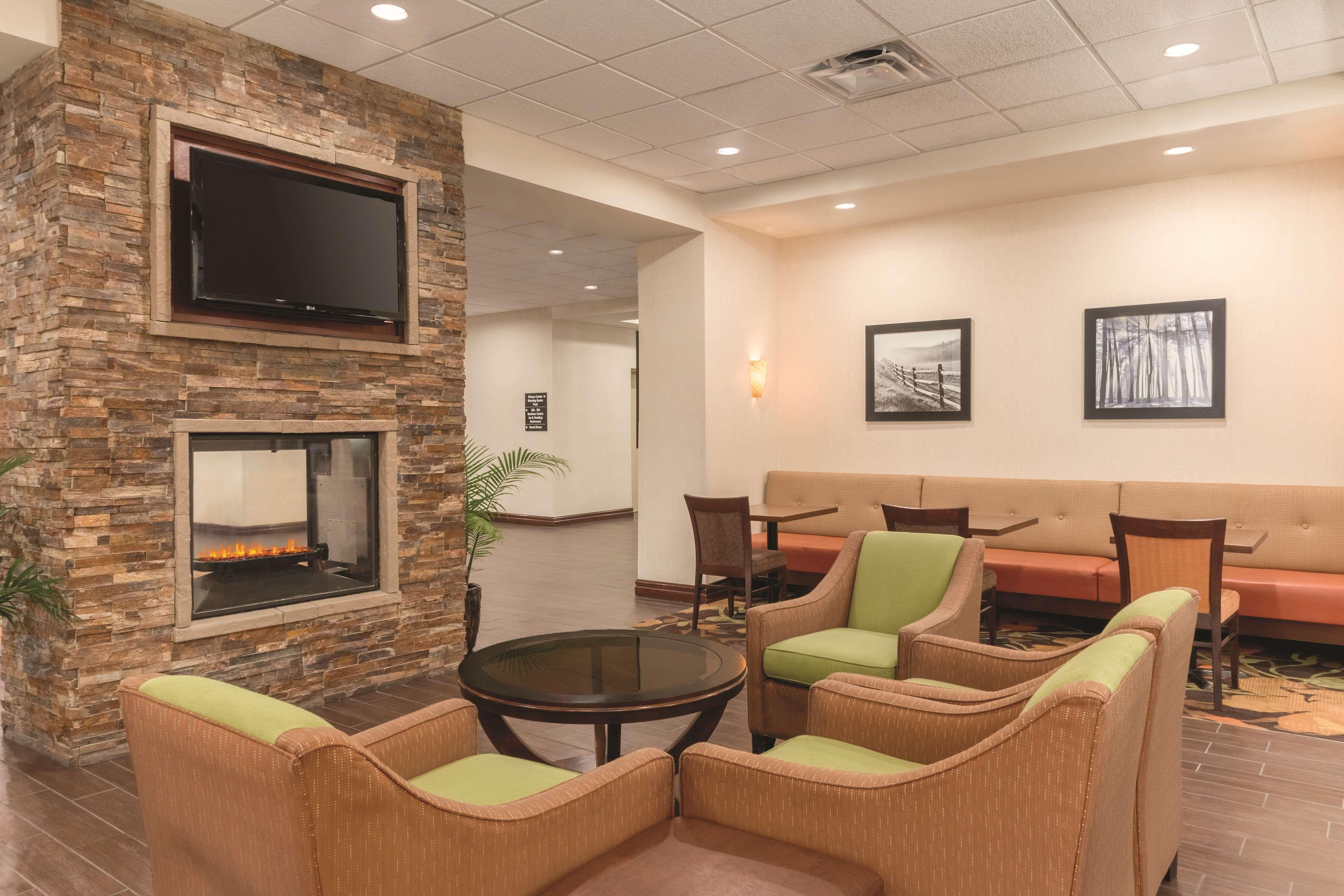 Hampton Inn By Hilton Edmonton South מראה חיצוני תמונה