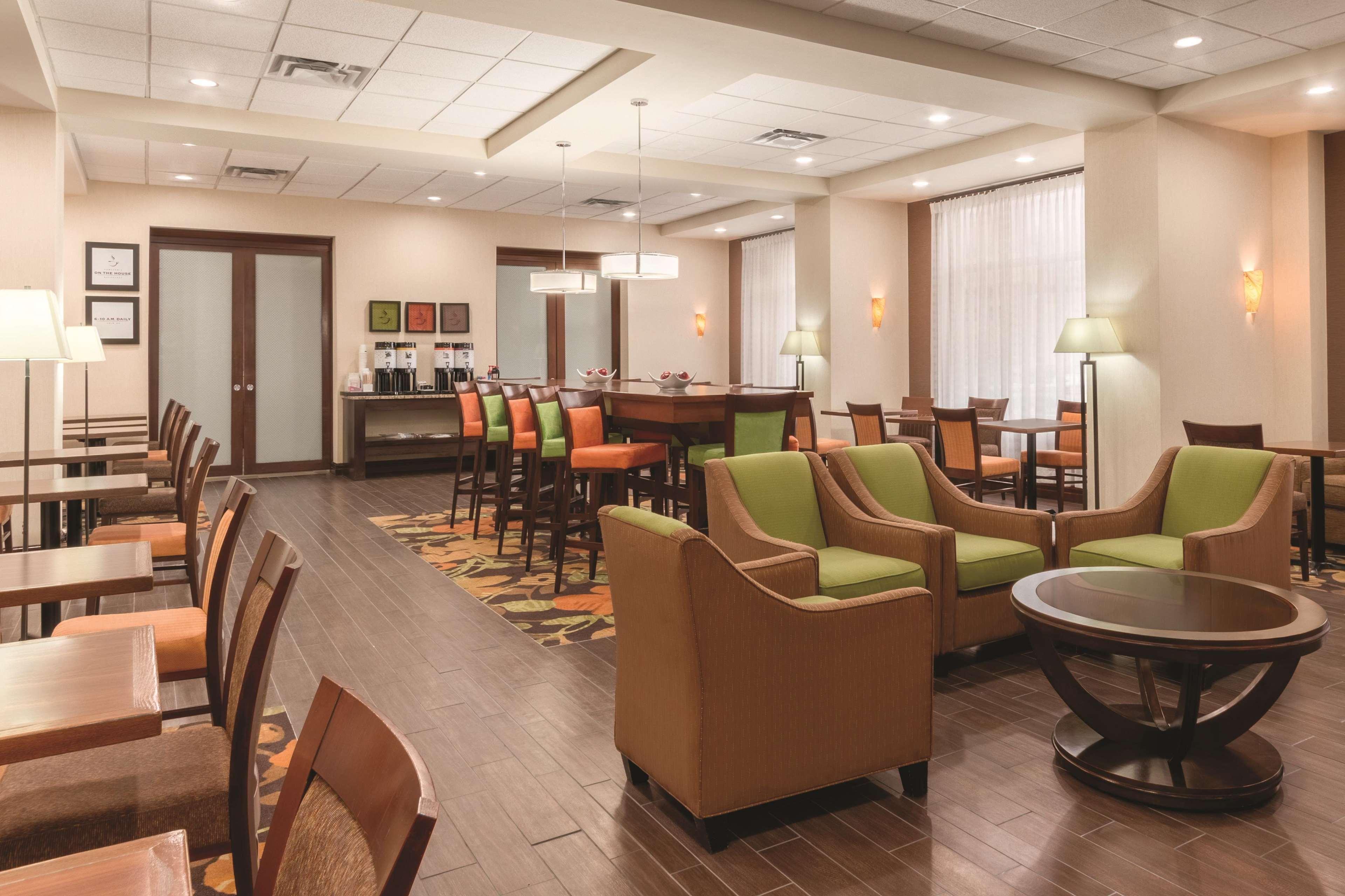 Hampton Inn By Hilton Edmonton South מראה חיצוני תמונה