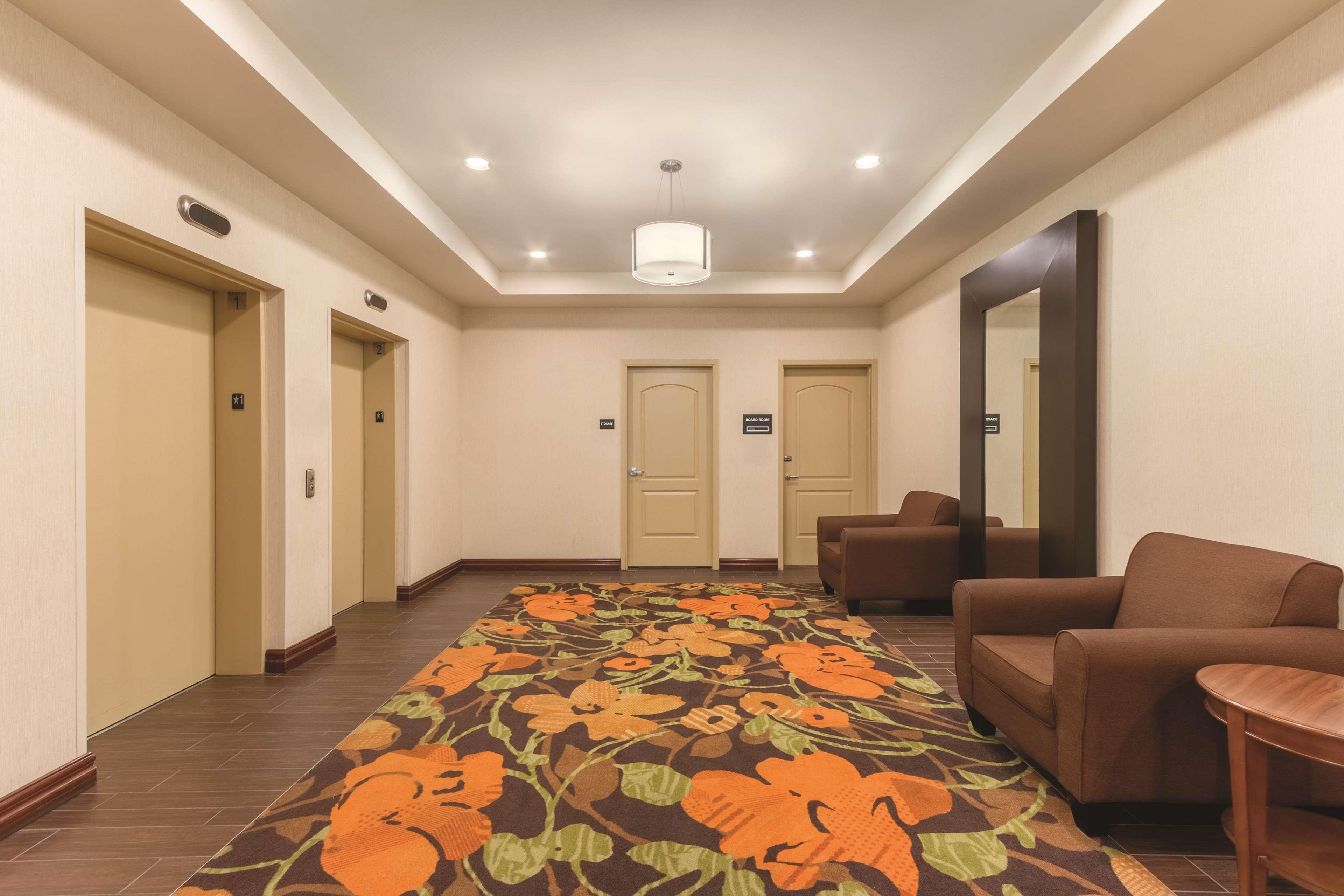 Hampton Inn By Hilton Edmonton South מראה חיצוני תמונה