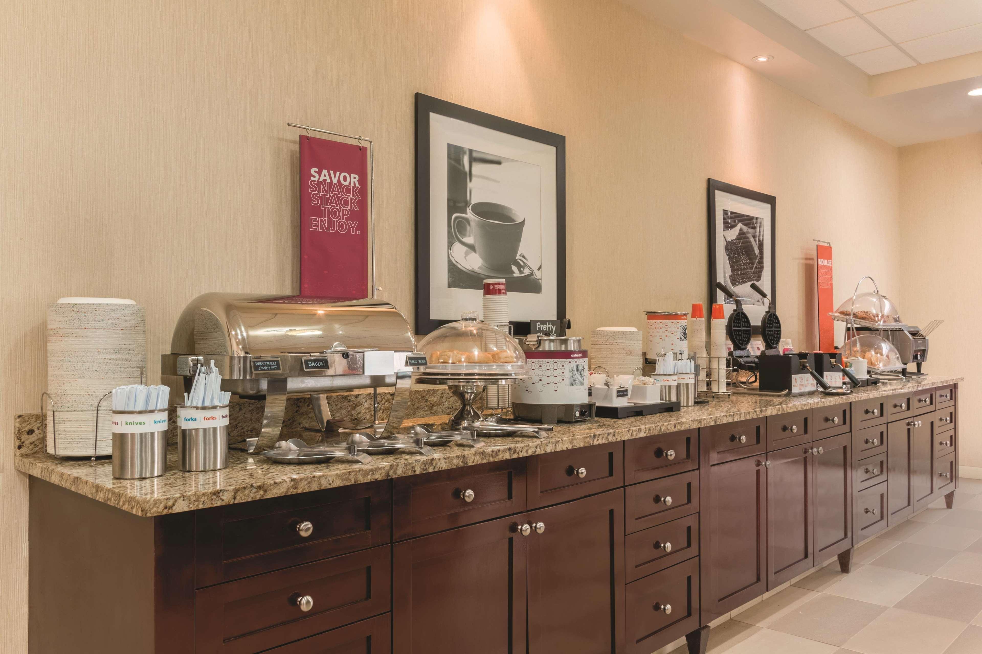 Hampton Inn By Hilton Edmonton South מראה חיצוני תמונה