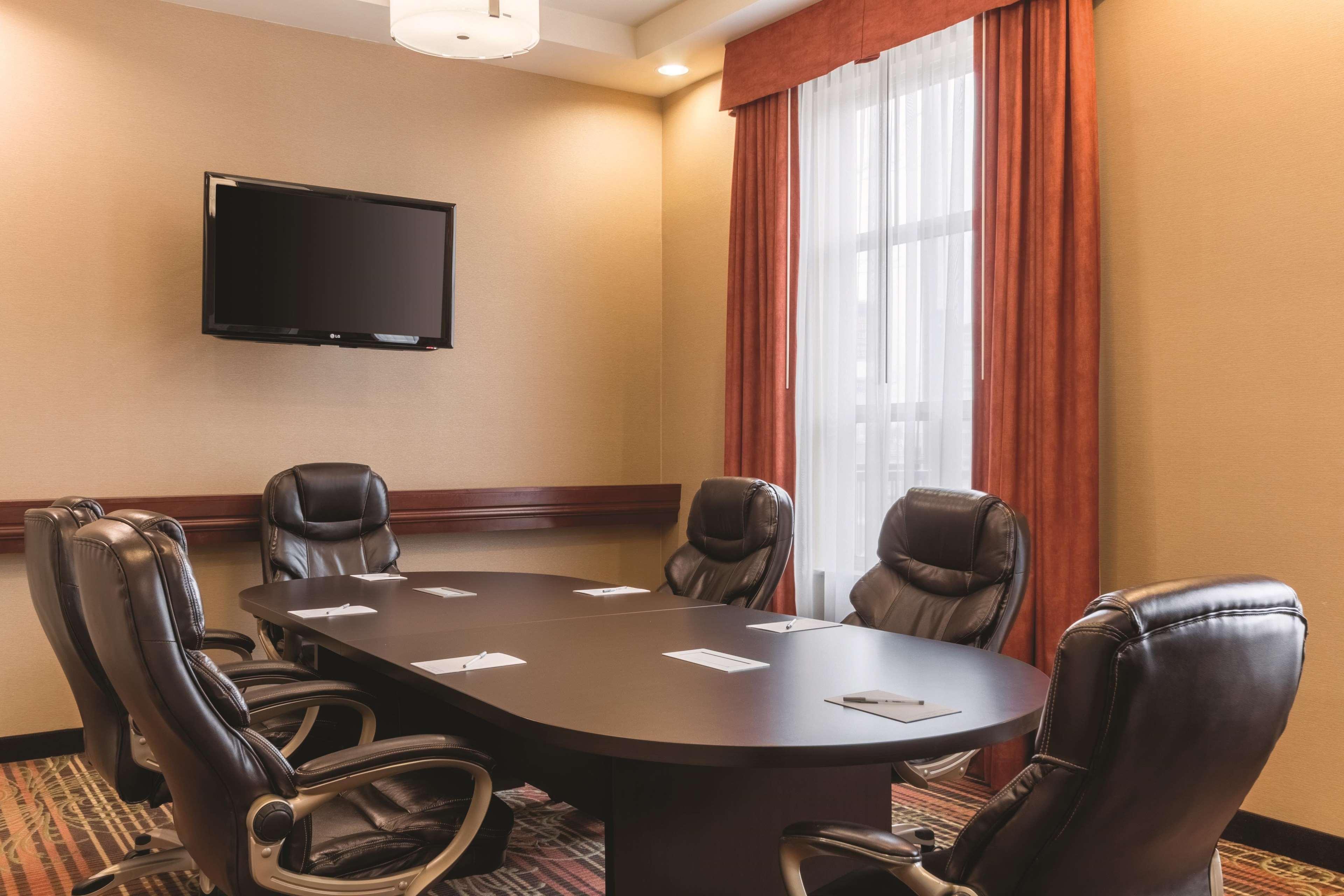 Hampton Inn By Hilton Edmonton South מראה חיצוני תמונה