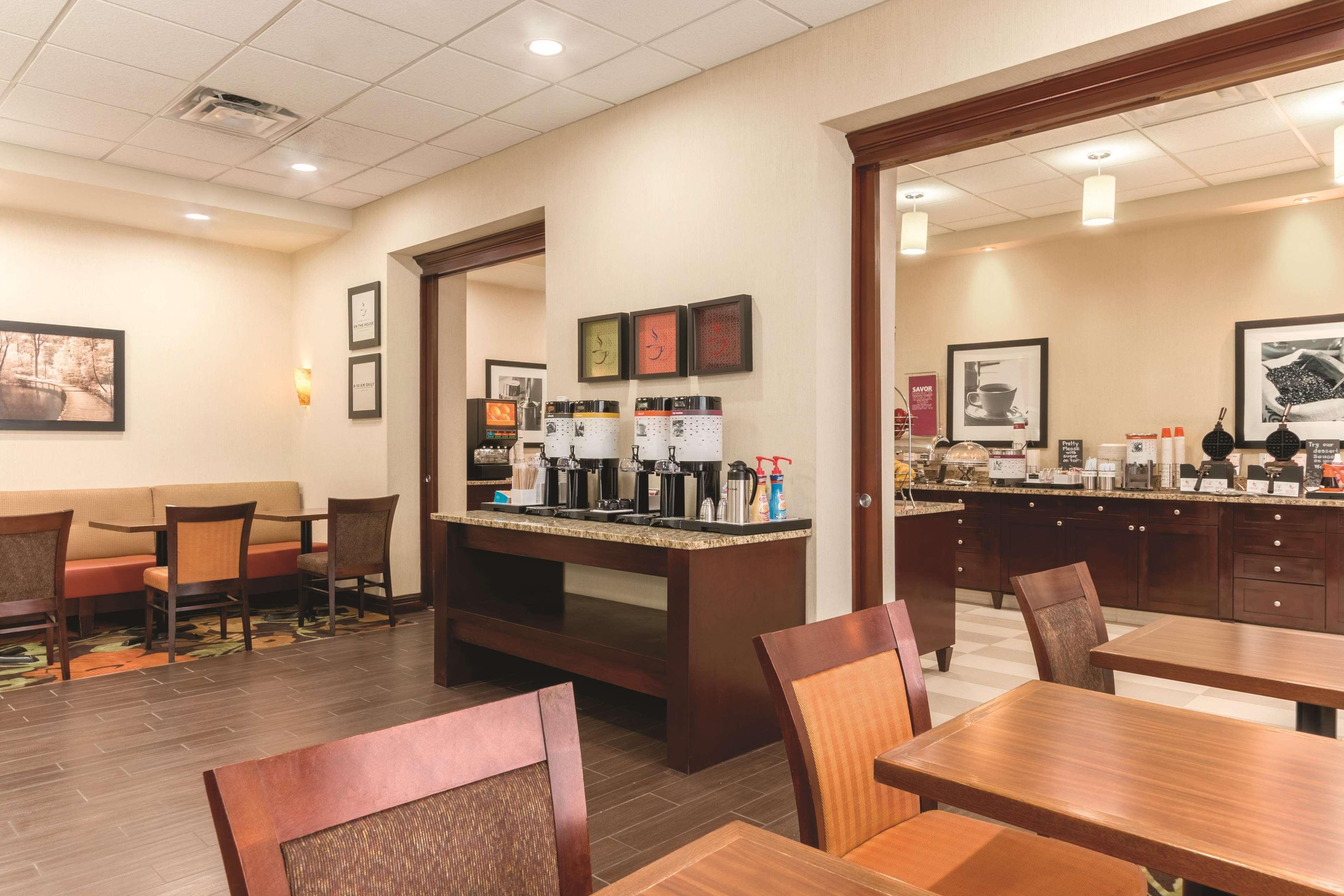 Hampton Inn By Hilton Edmonton South מראה חיצוני תמונה