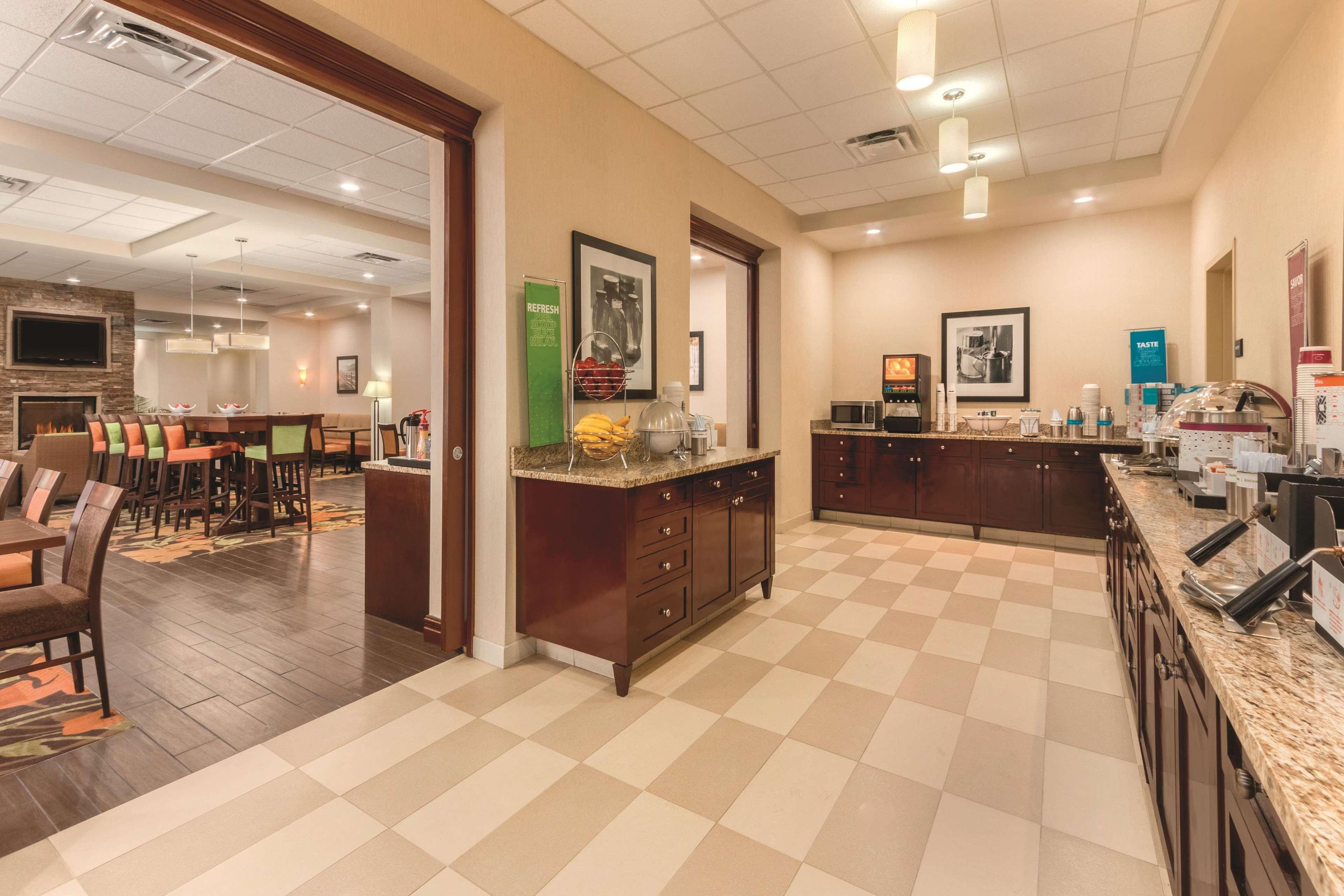 Hampton Inn By Hilton Edmonton South מראה חיצוני תמונה