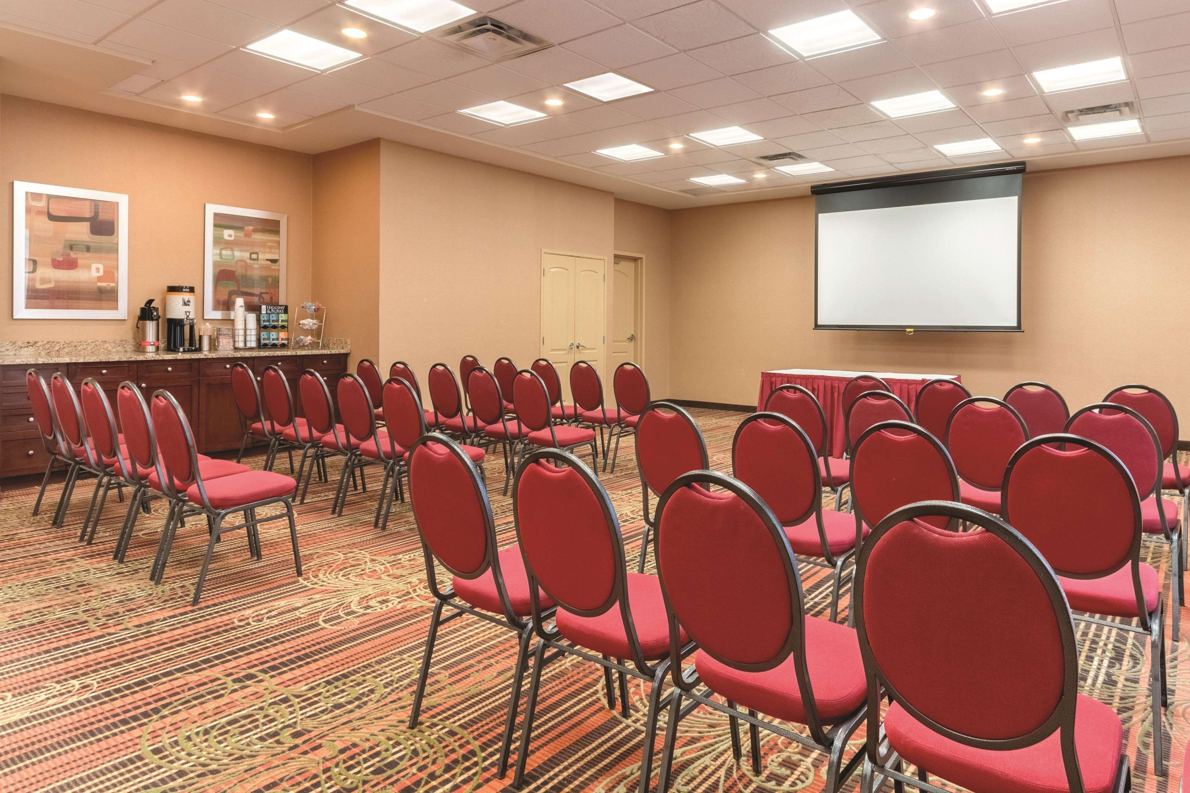 Hampton Inn By Hilton Edmonton South מראה חיצוני תמונה