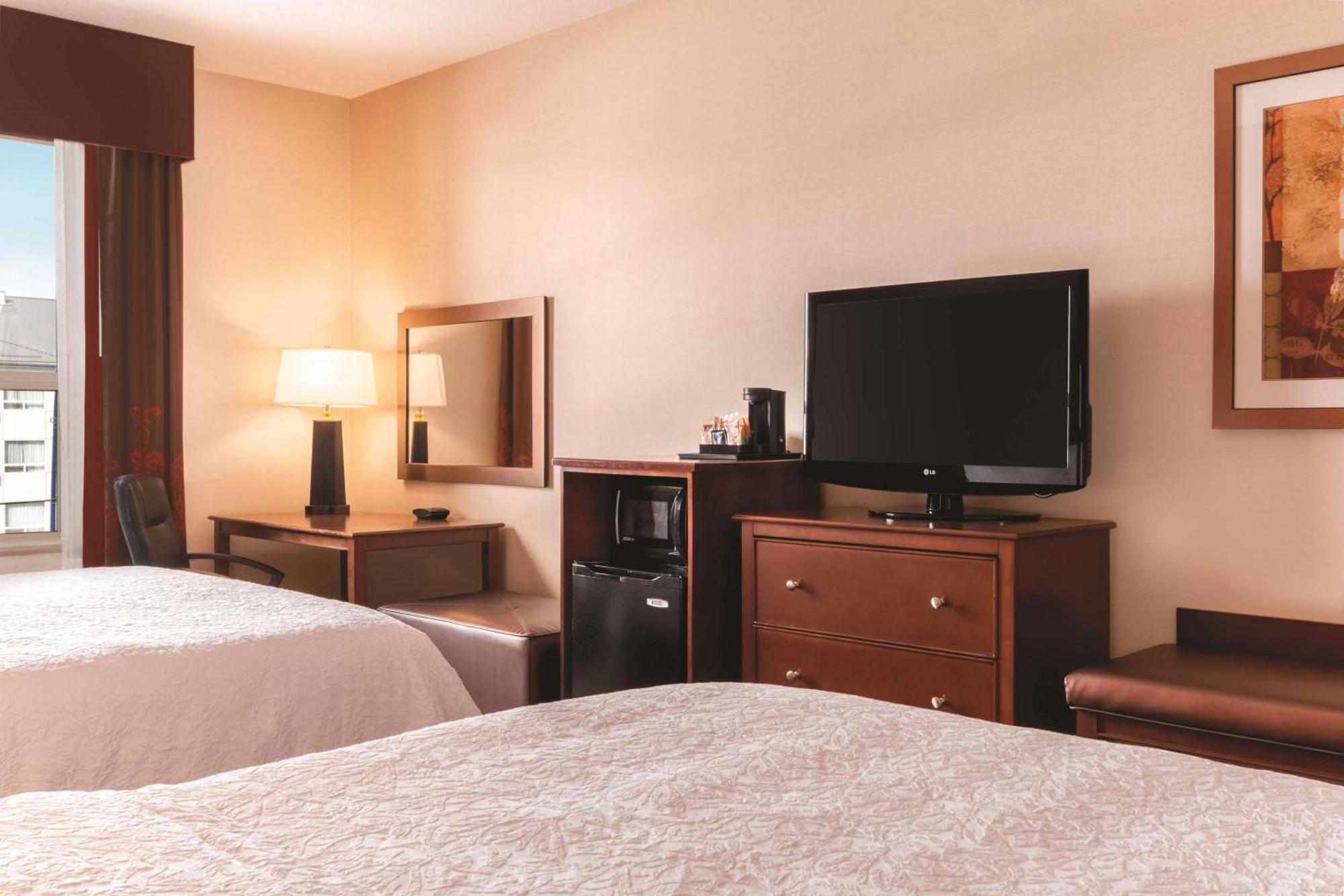 Hampton Inn By Hilton Edmonton South מראה חיצוני תמונה