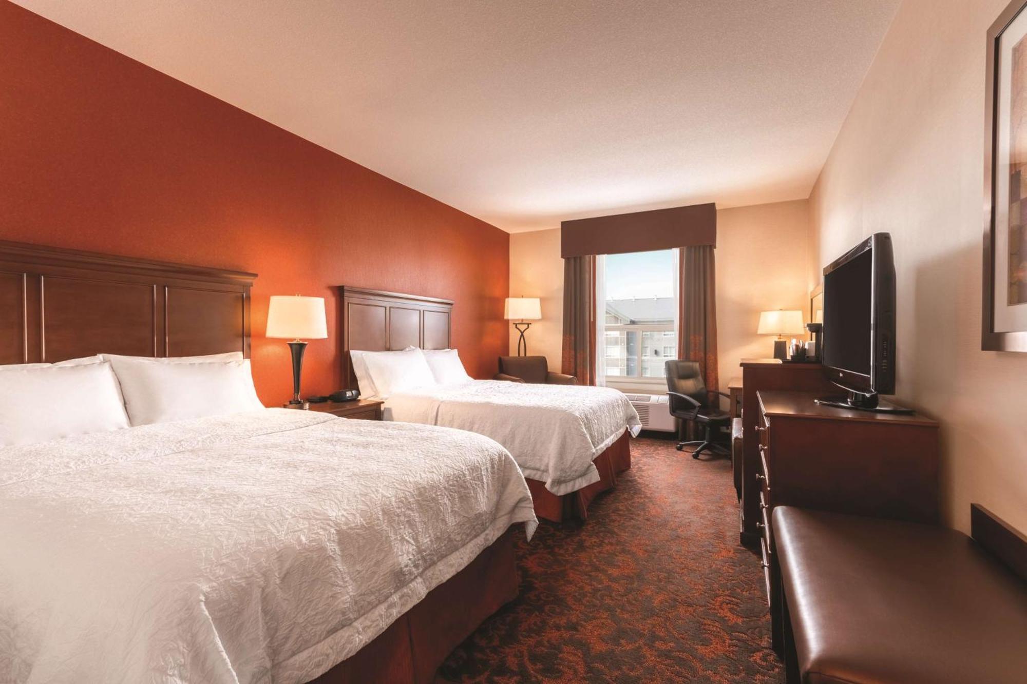 Hampton Inn By Hilton Edmonton South מראה חיצוני תמונה