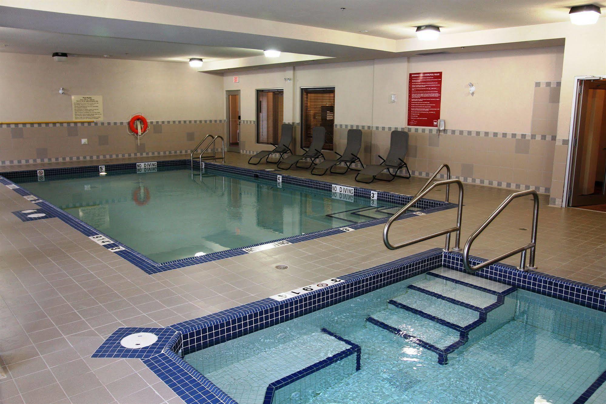 Hampton Inn By Hilton Edmonton South מראה חיצוני תמונה