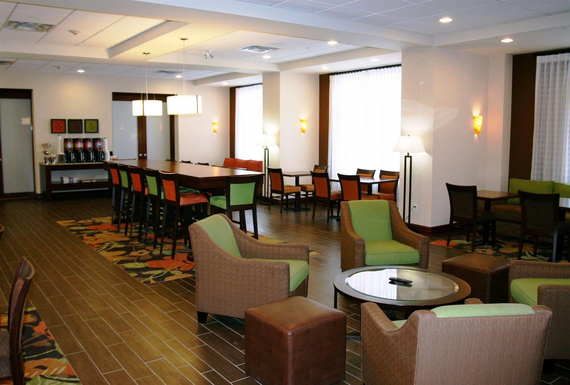Hampton Inn By Hilton Edmonton South מראה חיצוני תמונה