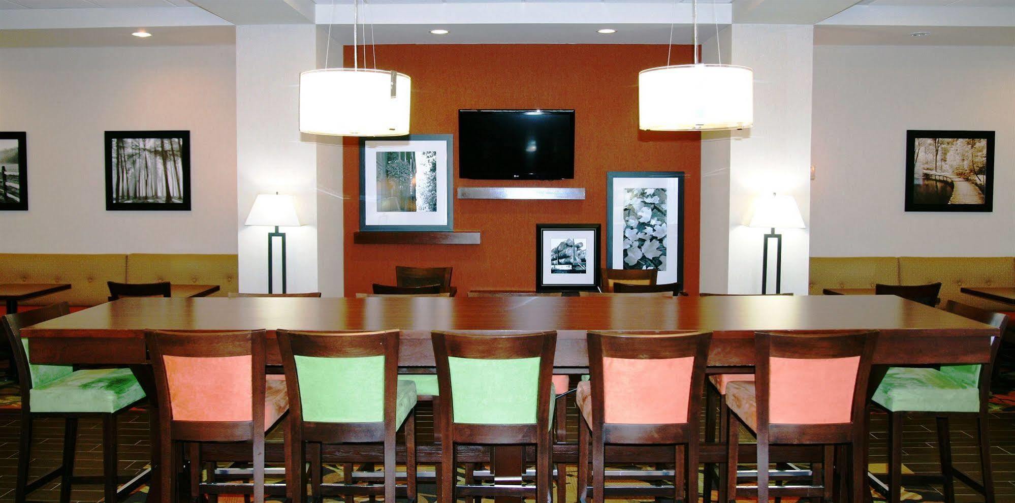Hampton Inn By Hilton Edmonton South מראה חיצוני תמונה